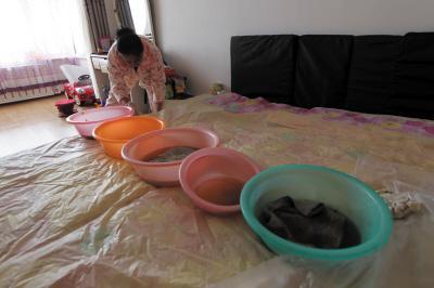 麻栗坡楼上漏水，住户失联，小区没物管，业主维权难！律师来支招……